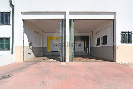 Arrendamento de armazém na Rua das Macieiras