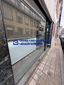 Arrendamento de espaço comercial no Campo 24 de Agosto