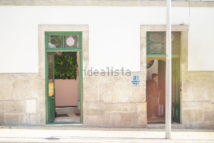 Negócios de alojamento, restaurante para trespasse na Rua dos Heróis e dos Mártires de Angola