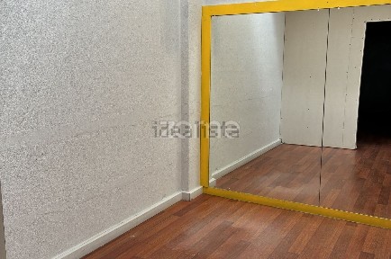 Arrendamento de espaço comercial na Avenida da República, 44