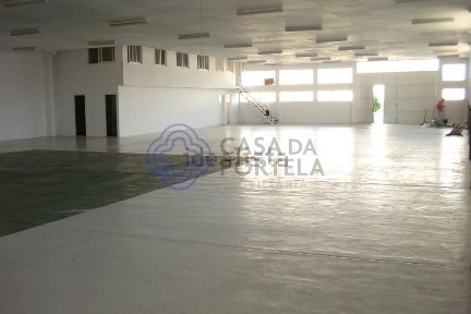 Arrendamento de armazém na Rua Bouça das Valinhas s/n