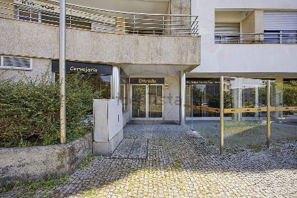 Arrendamento de armazém na Rua Argentat, 28