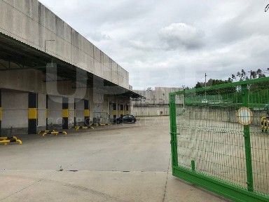Arrendamento de armazém em Modivas
