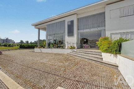 Arrendamento de espaço comercial em Nogueira e Silva Escura