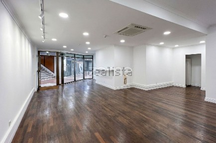 Arrendamento de espaço comercial na Avenida da Boavista s/n