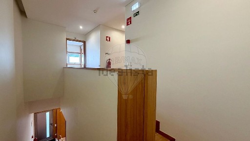 Arrendamento de armazém na Rua Vilar do Senhor