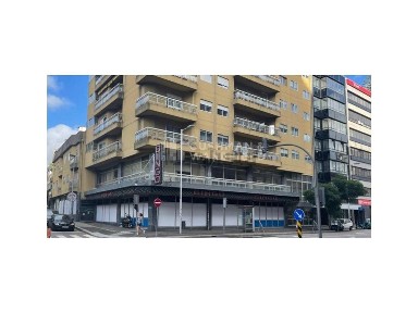 Arrendamento de espaço comercial na Bessa Leite