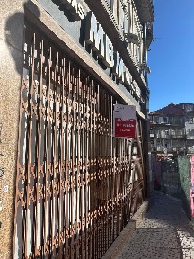 Arrendamento de espaço comercial no Largo dos Lóios s/n