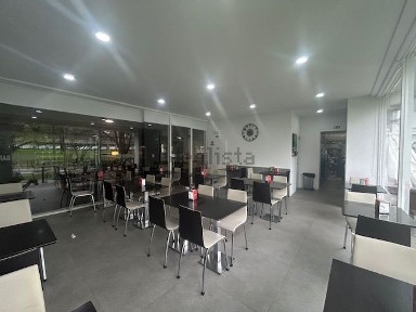 Cafetaria, snack bar para trespasse na Rua Afonso Lopes Vieira