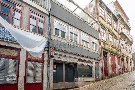 Arrendamento de armazém na Rua Escura