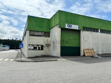 Arrendamento de armazém na Rua Engenheiro António Ricca Gonçalves, 130