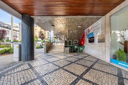 Negócio para trespasse na Avenida Doutor Leonardo Coimbra, 664