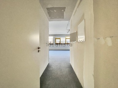 Arrendamento de espaço comercial na Rua Engenheiro Ferreira Dias, 251