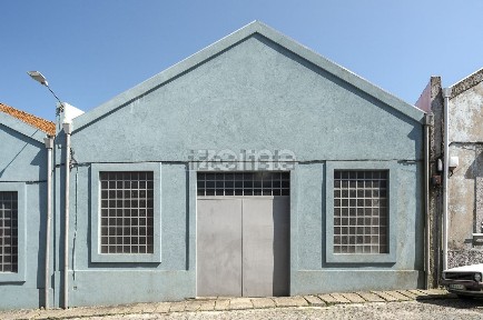 Arrendamento de armazém na Rua Particular Justino Teixeira, 9