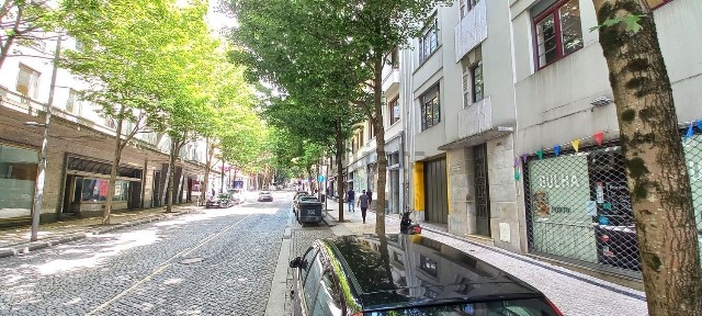 Arrendamento de espaço comercial na Rua de Sá da Bandeira, 498