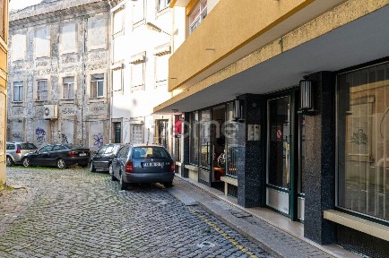 Arrendamento de espaço comercial na Rua das Musas, 312