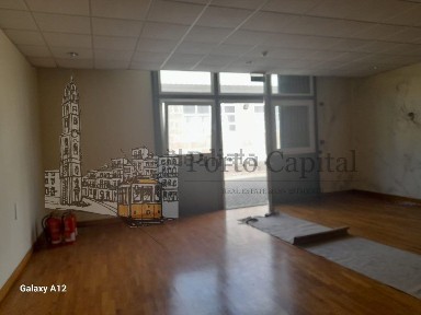 Arrendamento de armazém em Casa da Música