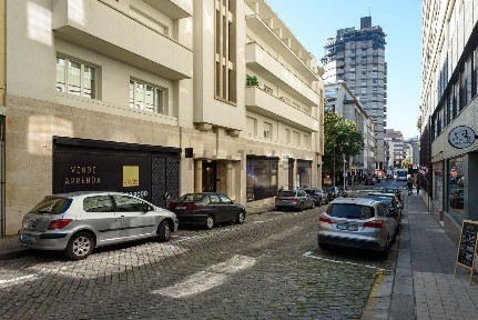 Arrendamento de espaço comercial na Rua de Santa Catarina s/n
