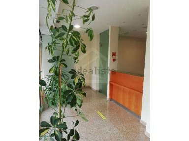 Arrendamento de espaço comercial na Rua Júlio Lourenço Pinto