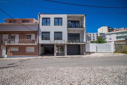 Apartamento T4 à venda na Rua dos Cordoeiros, 27