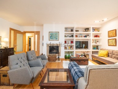 Apartamento T3 à venda na Rua Francisco Sá Carneiro