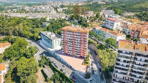 Apartamento T4 à venda na Rua Aveiro