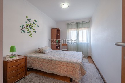 Apartamento T3 à venda na Rua Vitorino Planas