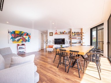 Apartamento T3 à venda na Rua Navegadores