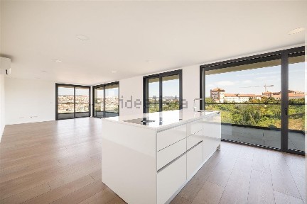Apartamento T4 à venda na Rua Carminé Nobre s/n