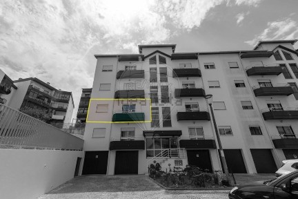 Apartamento T3 à venda na Rua Major-Aviador Humberto Cruz
