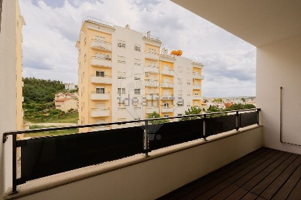 Apartamento T2 à venda na Rua António Jardim