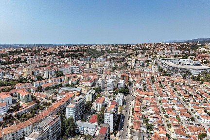Apartamento T2 à venda na Praça Alberto Sá de Oliveira