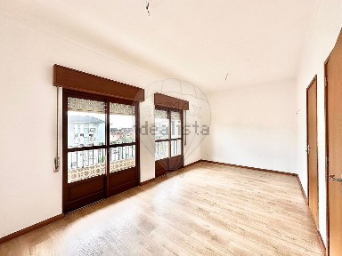 Apartamento T3 à venda em Urbanização Santa Isabel
