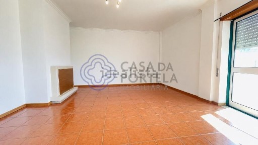 Apartamento T3 à venda na Rua Infante Dom Henrique s/n