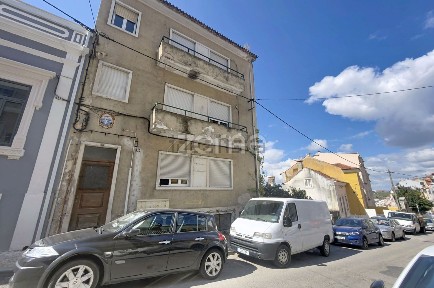 Apartamento T3 à venda na Rua António Vasconcelos, 16