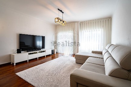 Apartamento T3 à venda na Avenida 1º de Maio