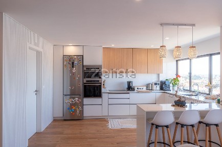 Apartamento T3 à venda na Rua Lapa de Castro, 3