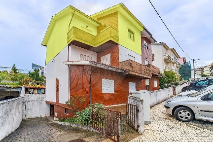 Apartamento T3 à venda na Rua Loureiros