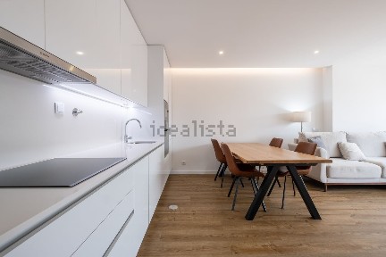 Apartamento T1 à venda na Rua Raul Ferrão
