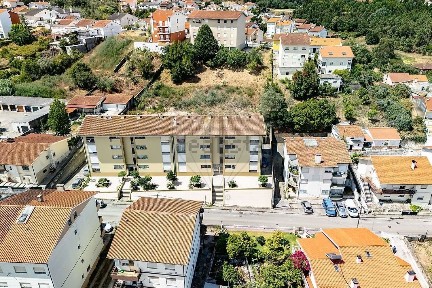Apartamento T3 à venda na Rua Infante Dom Henrique
