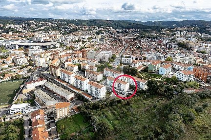 Apartamento T3 à venda na Rua Adolfo Loureiro, 127