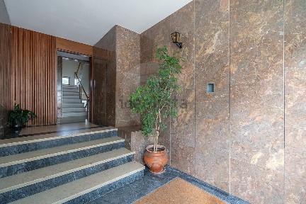 Apartamento T7 à venda na Alameda Armando Gonsalves