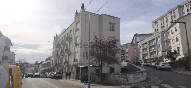Apartamento T7 à venda na Rua Antero de Quental, 28