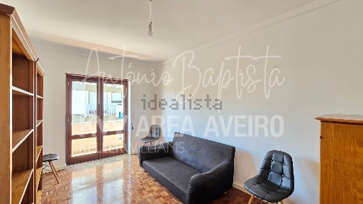 Apartamento T3 à venda na Rua António Jardim