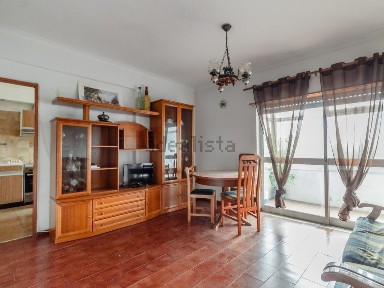 Apartamento T1 à venda na Rua Doutor Francisco António Diniz, 57