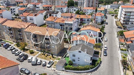 Apartamento T4 à venda na Rua Professor João Oliveira Coelho, 19