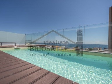 Apartamento T4 à venda na Rua José Manuel Carrilho