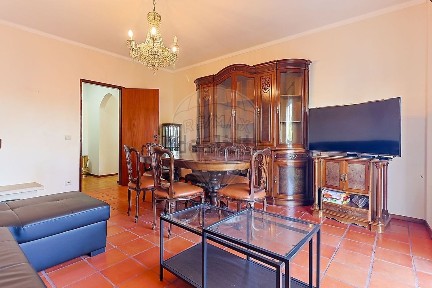 Apartamento T3 à venda na Rua António Jardim