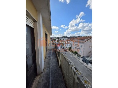 Apartamento T4 à venda na Rua de Angola, 19