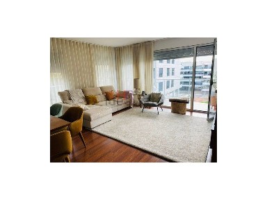 Apartamento T3 à venda no Alto de S. João - Portela - Pinhal de Marrocos